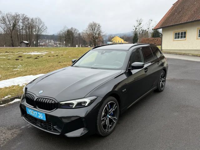 BMW 330 330e M-Sport xDrive