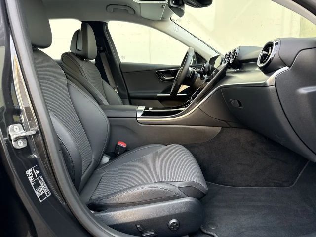 Mercedes-Benz C 180 Sedan