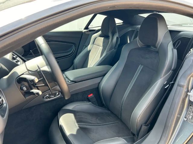 Aston Martin DB11 V8