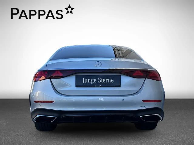 Mercedes-Benz E 200 4MATIC Sedan