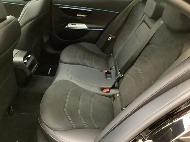 Mercedes-Benz E 200 AMG Line Sedan