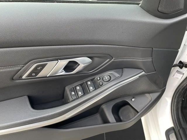 BMW 320 320e Sedan Sport Line