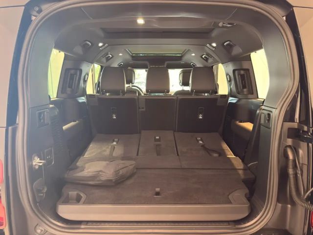 Land Rover Defender D300 Dynamic SE