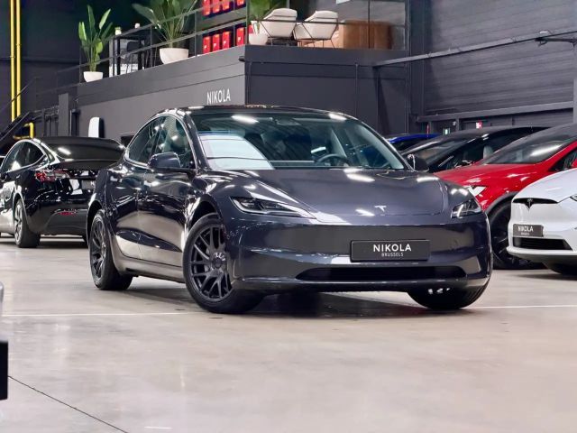 Tesla Model 3 RWD