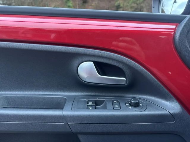 Volkswagen up! Active