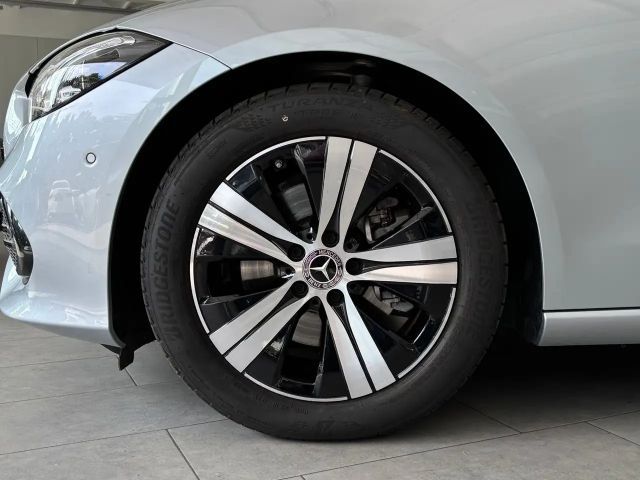 Mercedes-Benz C 200 Sedan