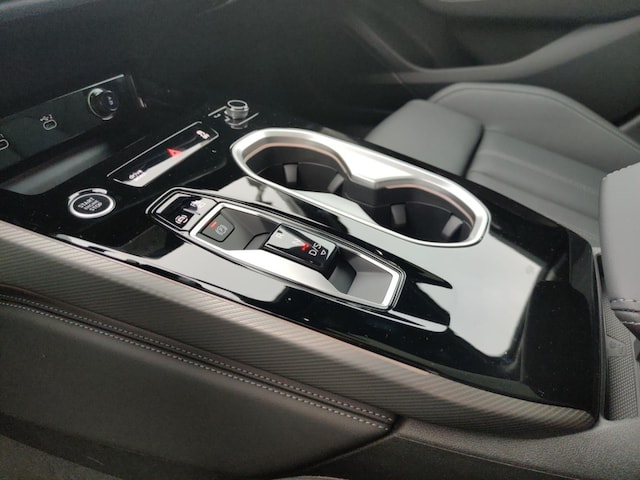 Audi A6 Avant Quattro S-Tronic