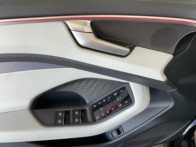 Audi A6 Avant Quattro S-Tronic