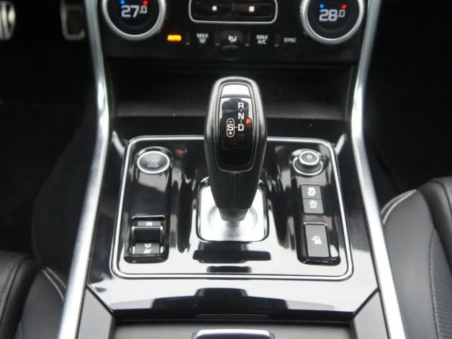 Jaguar XE AWD R-Dynamic SE