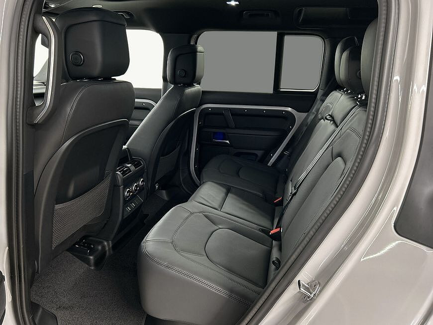 Land Rover Defender 110