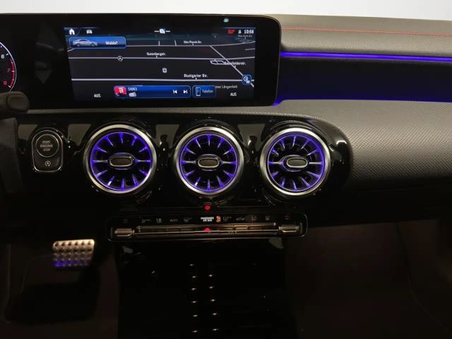 Mercedes-Benz CLA 200 AMG Line Coupé