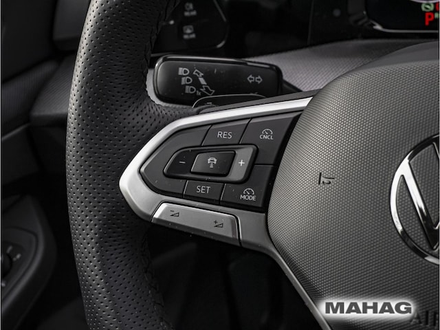 Volkswagen Golf 1.5 eTSI DSG Golf VIII R-Line