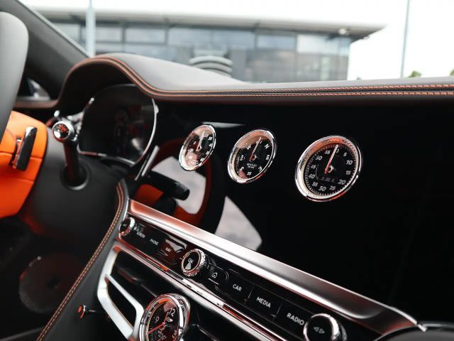 Bentley Flying Spur Hybrid V8