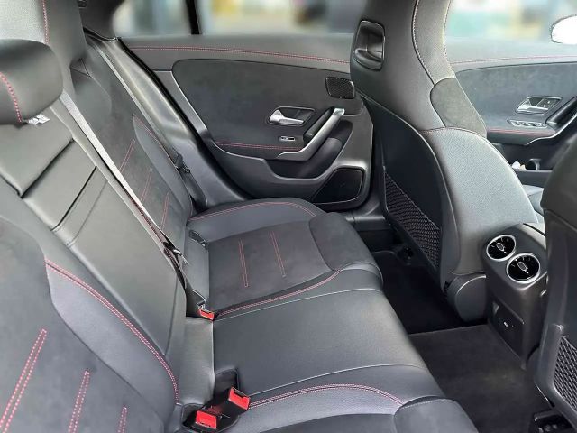 Mercedes-Benz CLA 200 AMG Line Coupé Premium