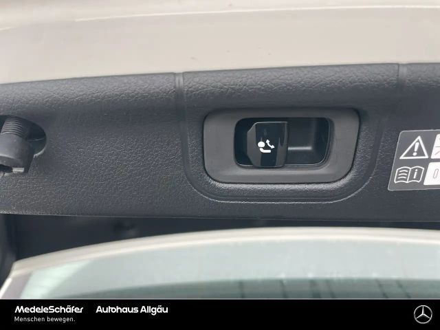 Mercedes-Benz C 180 AVANTGARDE Sedan