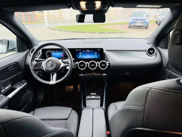 Mercedes-Benz GLA 200 Progressive Sedan