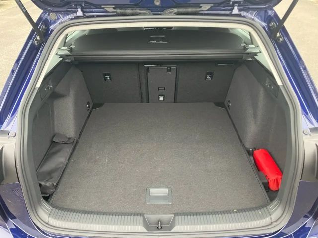 Volkswagen Golf 1.5 eTSI DSG Life Variant