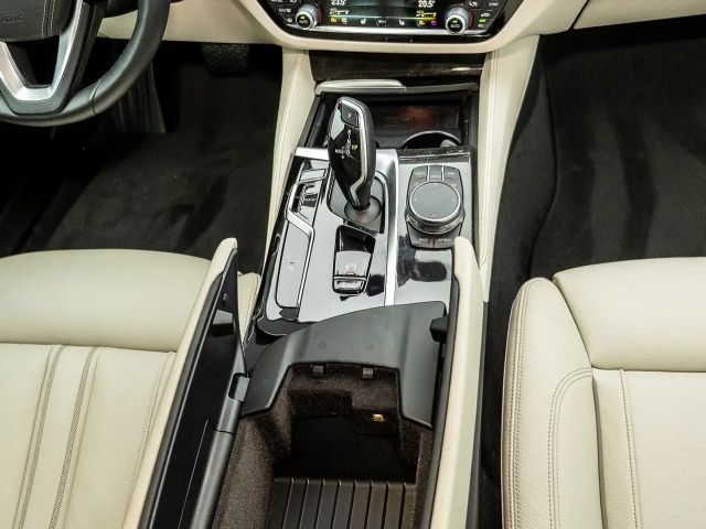 BMW 530 530d Luxury Line Touring xDrive