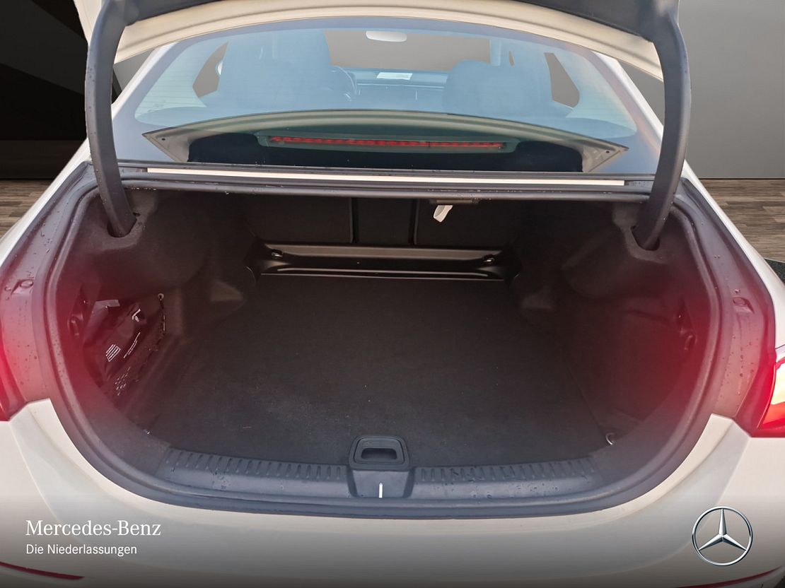 Mercedes-Benz E 200 4MATIC Sedan