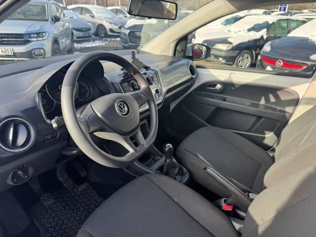 Volkswagen up! Active