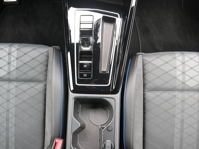 Volkswagen Golf DSG R-Line