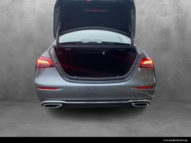 Mercedes-Benz E 200 E 200 d Sedan