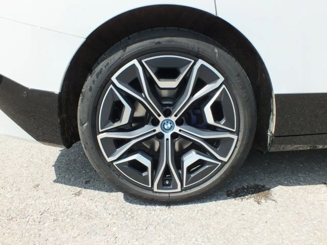 BMW iX xDrive40