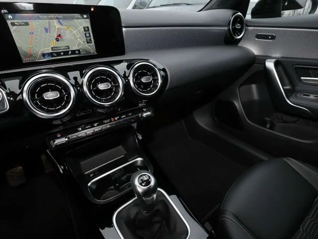 Mercedes-Benz A 180 NIGHT PAKET+CARPLAY+SPURHALTE+MBUX+17 ZOLL