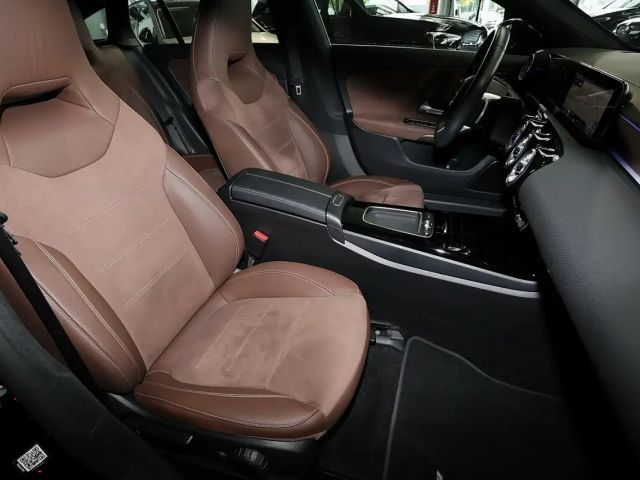 Mercedes-Benz CLA 180 AMG Line