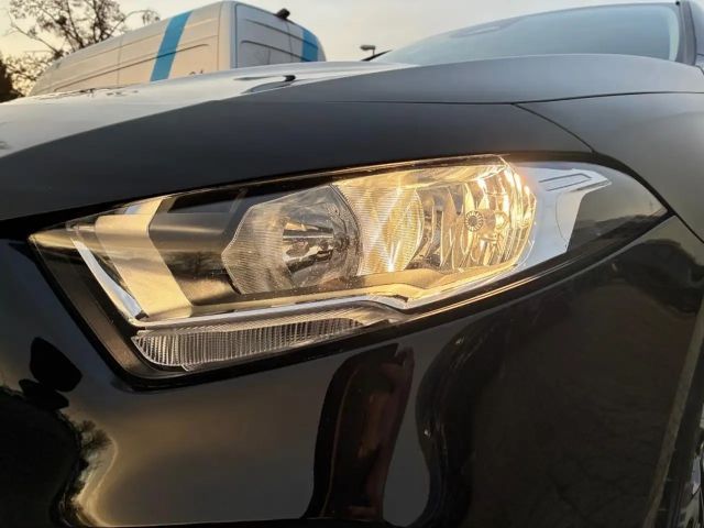 Mercedes-Benz A 180 Limousine AHK Kamera CarPlay SHZ VorrDistr