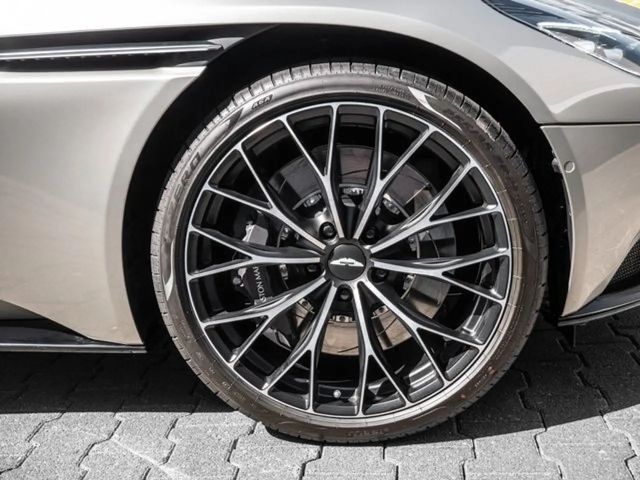 Aston Martin DB11 V8