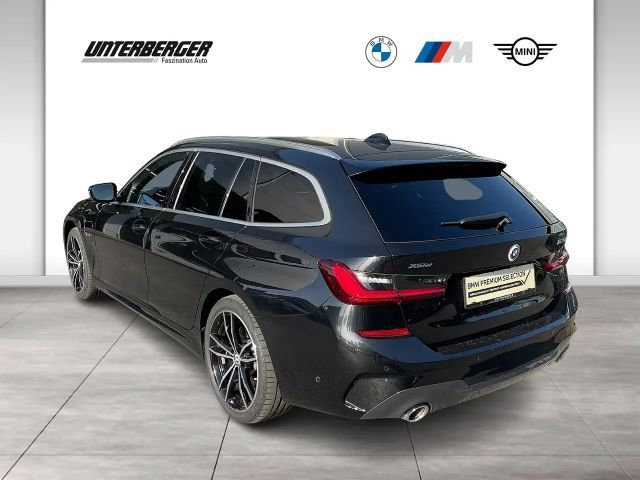 BMW 330 330e M-Sport xDrive