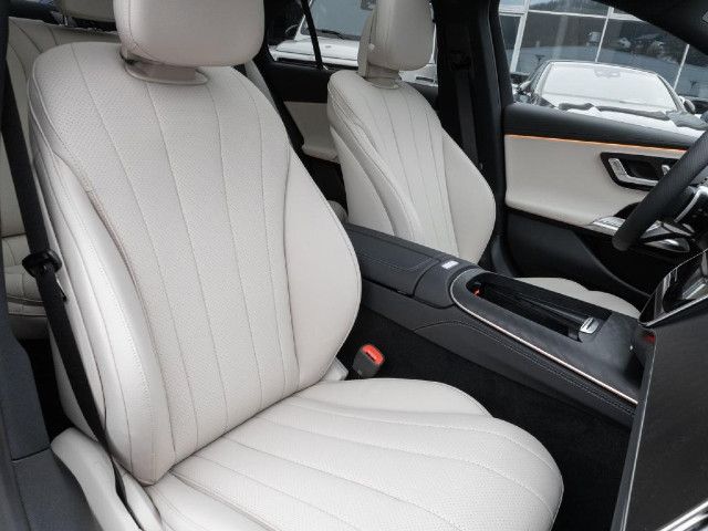 Mercedes-Benz E 200 Sedan