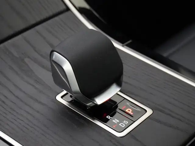 Land Rover Range Rover Velar SE