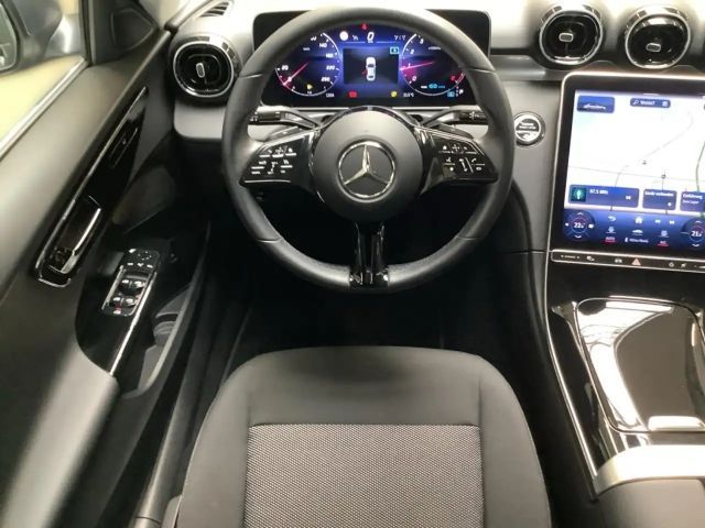 Mercedes-Benz C 180 AVANTGARDE Sedan