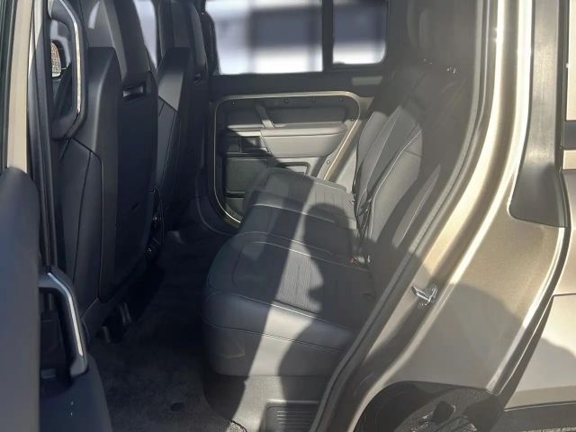 Land Rover Defender 110