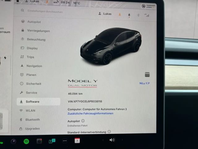 Tesla Model Y AWD Dual Motor Performance