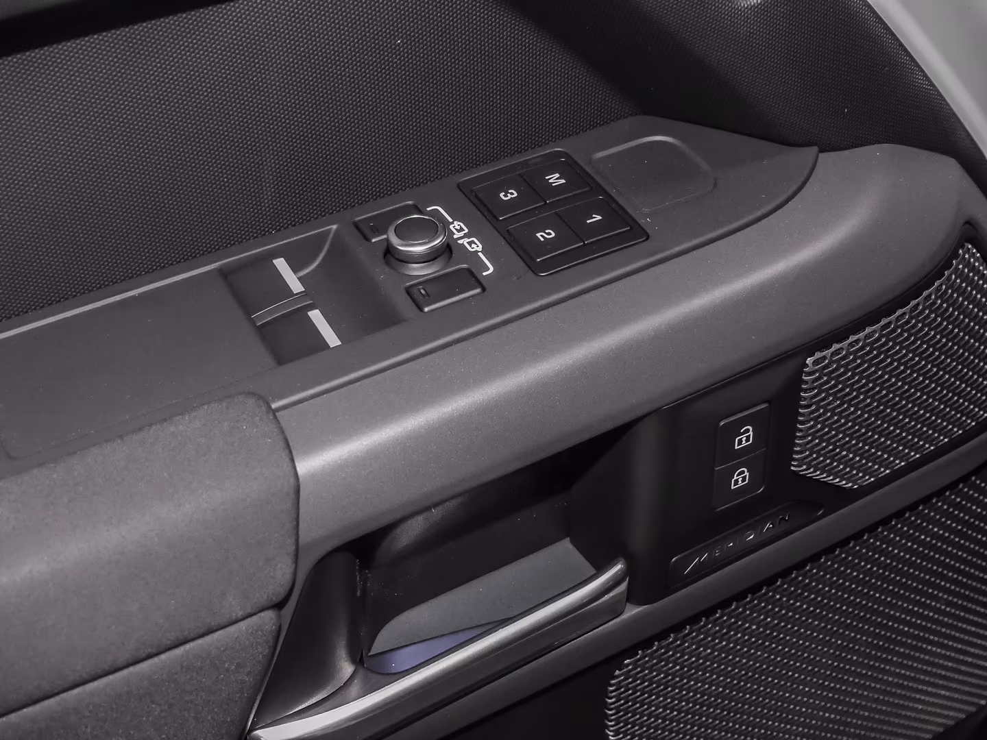 Land Rover Defender 90 D200 Dynamic SE