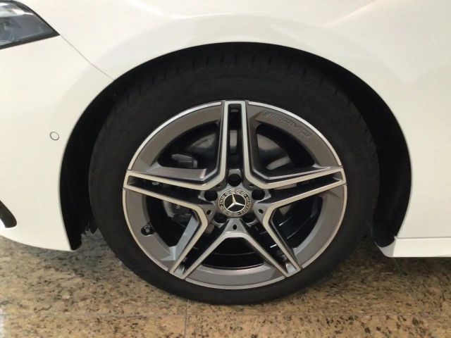 Mercedes-Benz A 200 AMG Line Premium
