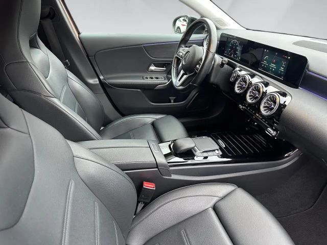 Mercedes-Benz A 180 A 180 d Progressive