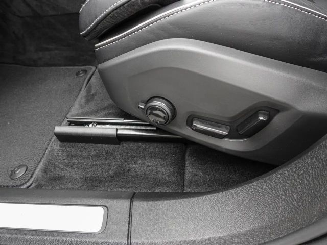 Volvo XC60 AWD Dark Plus T6