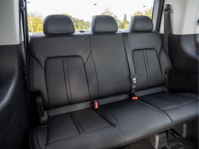 Hyundai Staria Signature