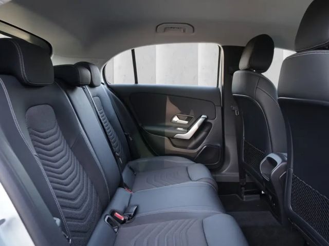 Mercedes-Benz A 180 Hatchback Progressive