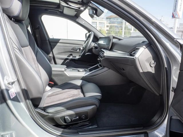 BMW 320 320i M-Sport Sedan