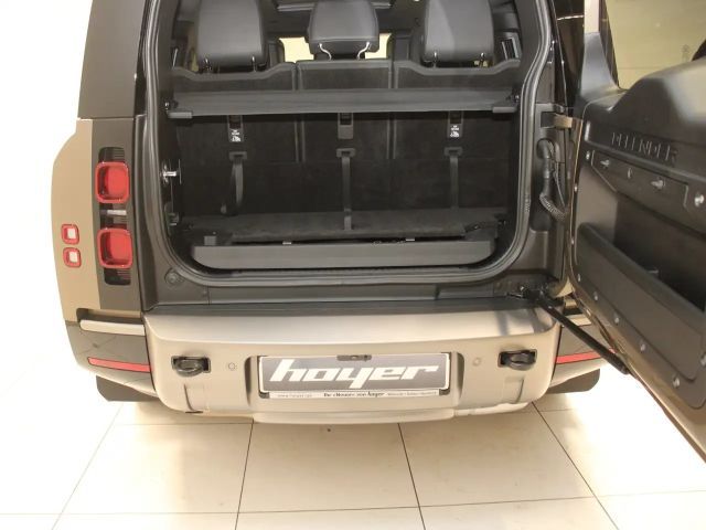 Land Rover Defender D300 Dynamic HSE