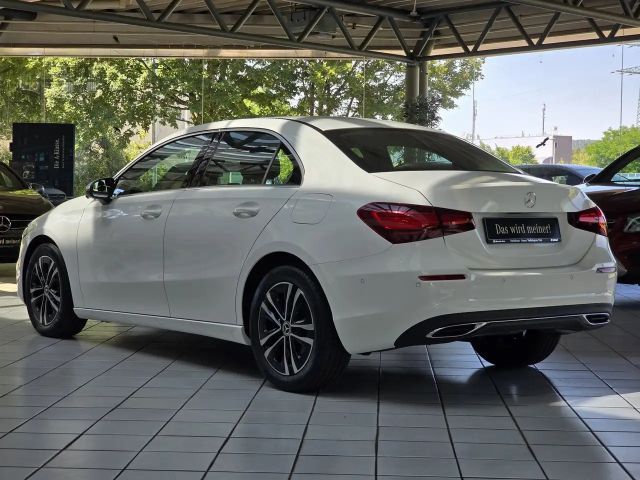 Mercedes-Benz A 180 Limo Progr. Adv. DISTRONIC+STANDHEIZ.+360°