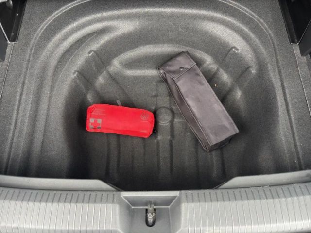 Volkswagen Golf 1.5 eTSI DSG Golf VIII R-Line