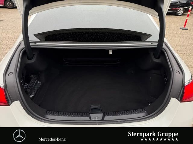 Mercedes-Benz E 220 AMG Line E 220 d Sedan