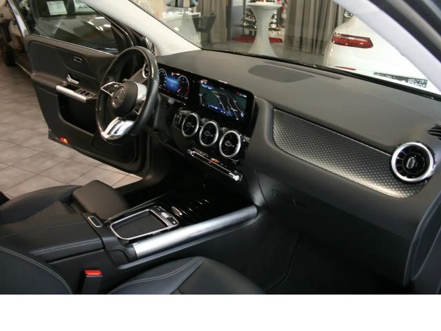 Mercedes-Benz B 180 B 180 d Sedan