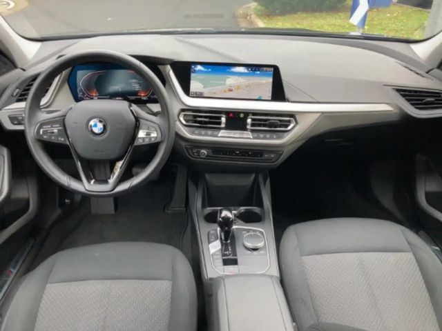 BMW 118 118i 5-deurs Sedan